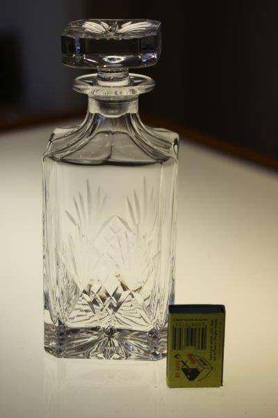 A MAGNIFICENT DEVON OF ENGLAND LEAD CUT SQUARE CRYSTAL DECANTER WITH A LEAD CUT CRYSTAL STOPPER