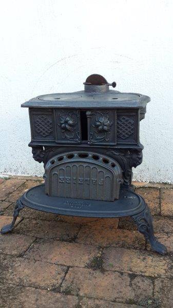 A STUNNING 'QUEEN ANNE' FALKIRK CAST IRON 2 PLATE COAL / WOOD STOVE - ABSOLUTELY STUNNING!!!