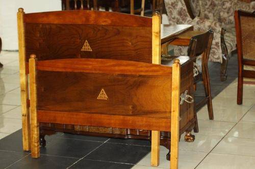 A STUNNING VINTAGE COTTAGE STYLE SINGLE HEADBOARD & FOOTBOARD IN EXCELLENT CONDITION!!!