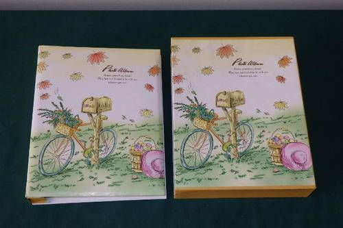 AN AWESOME EXPANDABLE (2 SIZE PHOTO'S) PHOTO ALBUM IN IT'S ORIGINAL PROTECTIVE COVER