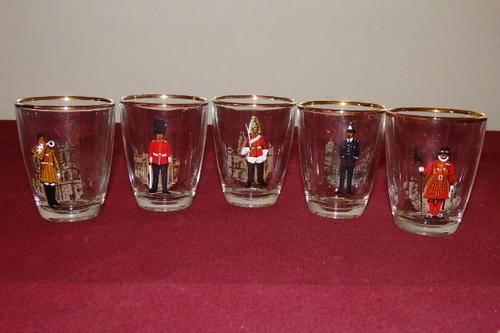 FIVE FANTASTIC GLASS COLLECTABLE "BRITISH" THEMED DOUBLE TOT GLASSES IN MINT CONDITION