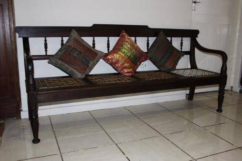 A STUNNING, EXCEPTIONAL 4-SEATER SOLID STINKWOOD RIEMPIE BENCH IN EXCELLEN CONDITION! AWESOME!!!