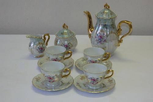 A SPECTACULAR ORIENTAL PORCELAIN DEMITASSE COFFEE SET INCLUDING COFFEE POT AND MILK & SUGAR