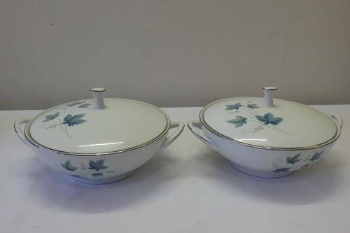 A BEAUTIFUL "ROYAL CERAMICS" BY NORITAKE OF JAPAN "VINTAGE SERIES" SET OF TWO LIDDED SERVING BOWLS
