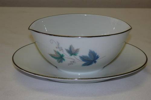 A STUNNING "ROYAL CERAMICS" BY NORITAKE OF JAPAN "VINTAGE SERIES" PLATED GRAVY BOAT