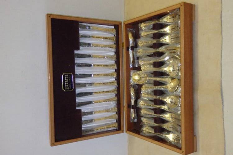 A MAGNIFICENT 56 PIECE 24k GOLD PLATED BOXED "EETRITE" "FLEUR" PATTERN CUTLERY SERVICE