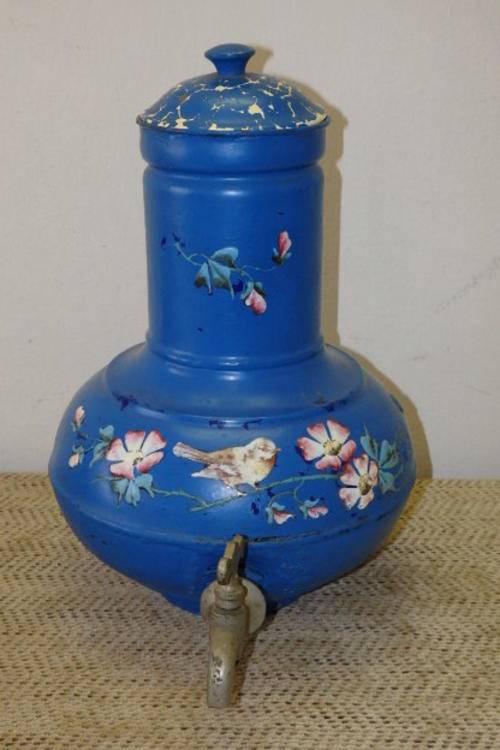 AN AMAZING AND QUITE RARE VINTAGE BLUE METAL COFFEE POT WITH BRASS TAP