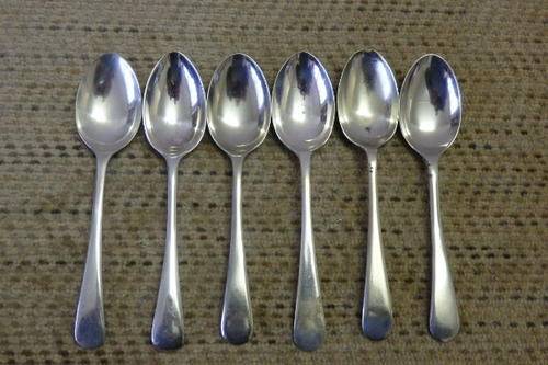 AN AWESOME SET OF SIX MIXED VINTAGE EPNS SILVER PLATED TEA SPOONS INCLUDING TWO HARRISON & PHILLIPS