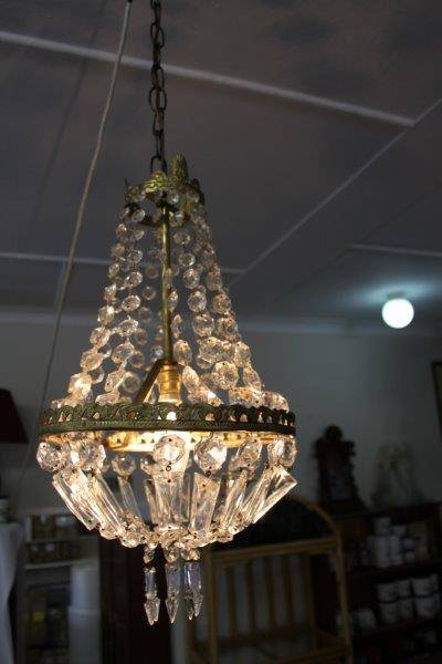 AN EXQUISITE SOLID BRASS & CRYSTAL CHANDELIER IN EXCELLENT CONDITION FOR THE AGE!!! WOW!!!