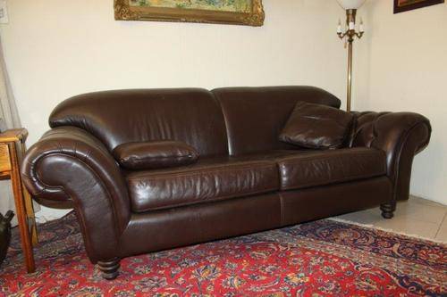 A MAGNIFICENT GORGEOUS "CORICRAFT" GENUINE LEATHER LUXURY COUCH IN PRISTINE CONDITION!!! WOW