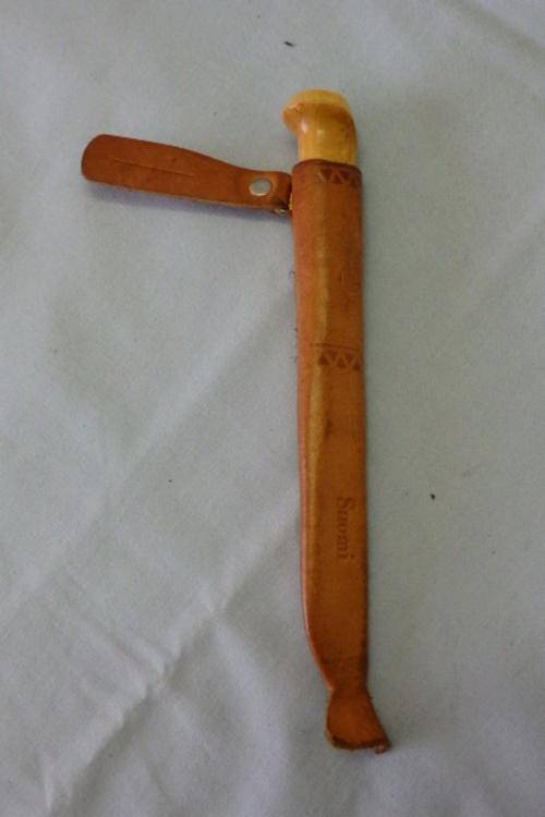 AN INCREDIBLE TRADITIONAL HAND MADE "J. MARTTIINI" OF FINLAND PUUKKO HUNTING/SKINNING KNIFE & SHEATH