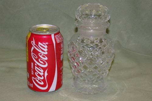 A SPECTACULAR CUT CRYSTAL SALTS BOTTLE WITH STUNNING DESIGN DETAILING AND A CRYSTAL STOPPER