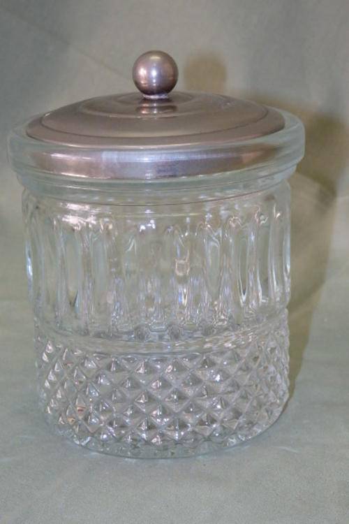 AN AWESOME ENGLISH MADE MOULDED GLASS JAR WITH A METAL LID - IDEAL FOR JAMS AND RELISHES