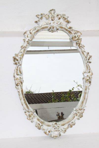 A FABULOUS VINTAGE MOULDED WALL MIRROR WITH EXQUISITE DETAILING ON THE FRAME!!! STUNNING!!!