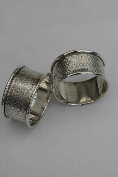 A MAGNIFICENT PAIR OF EDWARD VINER HALLMARKED STERLING SILVER SERVIETTE RINGS!!! 48.8gr. bid / ring