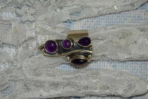 A REMARKABLE AND VERY UNUSUAL STERLING SILVER LADIES RING WITH FOUR AMETHYST STONES