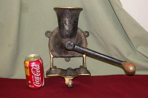 AN AWESOME VINTAGE SPONG No. 3 HAND CRANKED COFFEE GRINDER IN WORKING ORDER WITH ADJUSTER