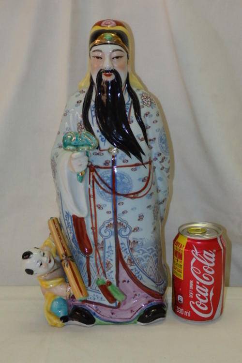 A FANTASTIC LARGE PORCELAIN FIGURINE OF A WISE OLD CHINESE MAN WITH HIS YOUNG SCHOLAR
