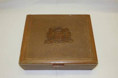 AN INCREDIBLE VINTAGE (PHILIP MORRIS) PM & CO EMBOSSED "VENI VIDI VICI" CIGARETTE DISPLAY BOX