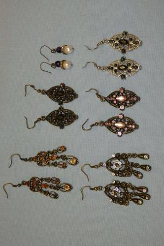 A WONDERFUL COLLECTION OF SIX PAIRS OF ASSORTED LADIES "FASHION COSTUME" JEWELLERY EARRING SETS