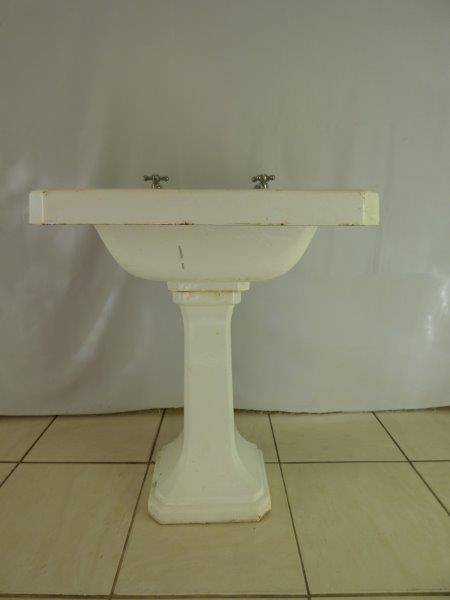 WOW!!! AN EXQUISITE FREE STANDING HEAVY CAST IRON BASIN & PEDESTAL WITH THE ORIGINAL TAPS!!! AWESOME