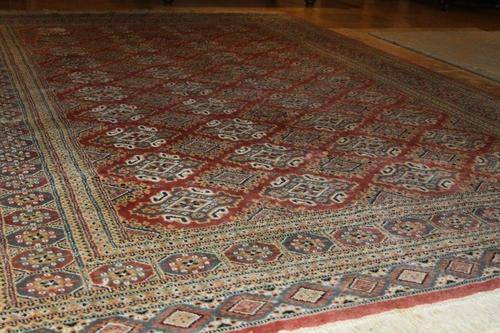 A MAGNIFICENT HUGE (3m x 2m) 'WORN' ANTIQUE PERSIAN CARPET WITH STUNNING VIBRANT COLOURS!