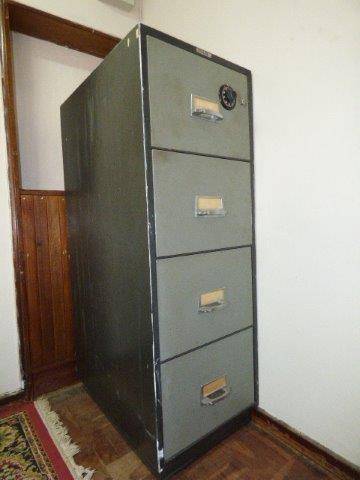 AN AWESOME CHUBB 4 DRAWER FIREPROOF FILING/DOCUMENT OR HOME SAFE w COMBINATION LOCK & OVERRIDE KEY!