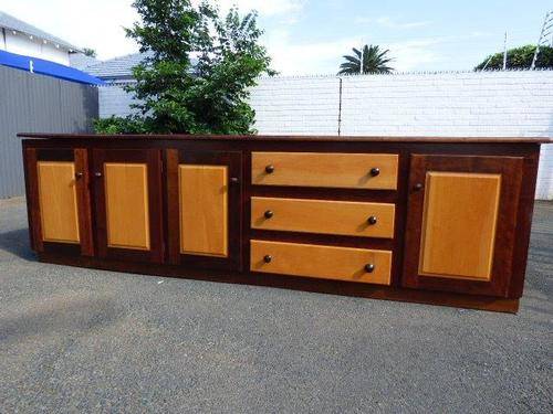 AN EXTRAORDINARY, DOUBLE SIDED, SOLID YELLOW WOOD AND IMBUIA CENTRE ISLAND SERVER. MAGNIFICENT!!