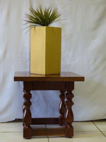 A BEAUTIFUL, ELEGANT AND STYLISH TEAK SIDE TABLE, BEAUTIFUL DETAIL ON THE LEGS!!