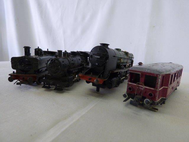4 AWESOME VINTAGE METAL TRAIN ENGINES/ COACH!!! AWESOME TO ADD TO YOUR LOCOMOTIVE COLLECTION!!!Bid/