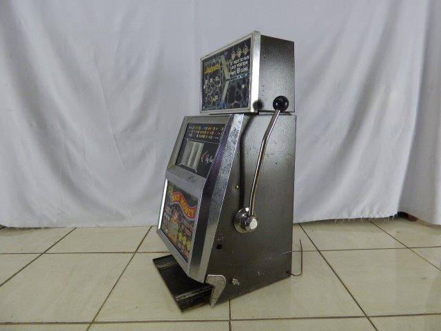 AN AWESOME VINTAGE SEGA ONE ARM BANDIT FOR A PROP OR REFURB, STUNNING IN YOUR PUB OR LAPA!!