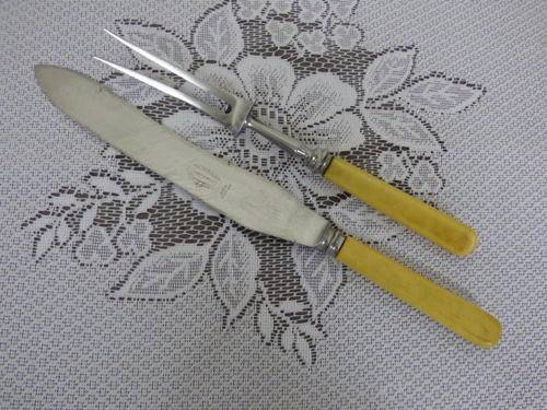 A FABULOUS VINTAGE STAINLESS STEEL BONE HANDLED CARVING SET. FABULOUS!!