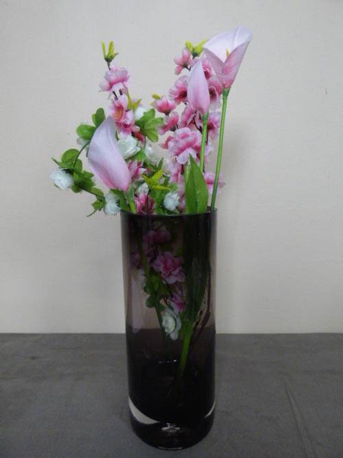 A STUNNING UPMARKET TALL ROUND VASE, CLASSY & STYLISH IN ANY ROOM!!!