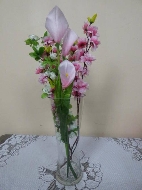 A GORGEOUS TALL WAISTED CLEAR GLASS VASE. ABSOLUTELY STUNNING IN ANY LIVING AREA!