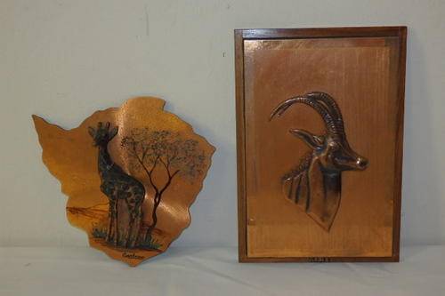 TWO AWESOME VINTAGE COPPER PLAQUES INCLUDING A GIRAFFE AND A SABLE ANTELOPE bid/plaque