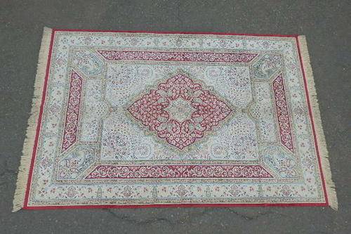 A STUNNING AND "BOLD" (LARGE 2.4m x 1.5m) BELGIAN MADE SILKY CARPET WITH INCREDIBLE PATTERNS