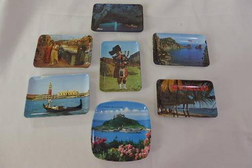 A WONDERFUL SET OF 7x "DESTINATION" THEMED PLASTIC COLLECTIBLE DISPLAY PLATES