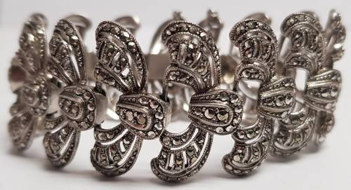A gorgeous vintage silver metal bracelet with marcasite stones