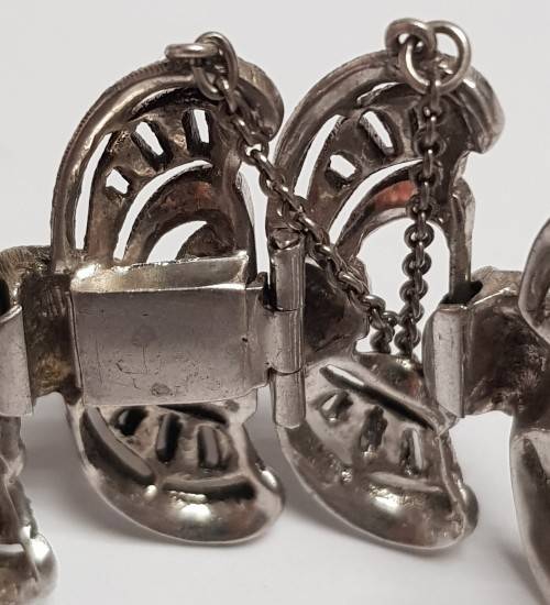 A gorgeous vintage silver metal bracelet with marcasite stones