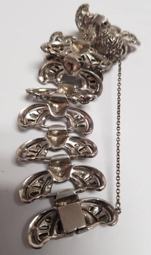 A gorgeous vintage silver metal bracelet with marcasite stones