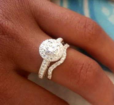 R1 start: Gorgeous Halo Detailed Solitaire with curved Band