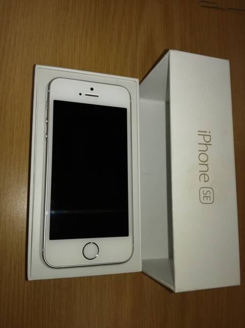 iPhone SE Gold/White 16gb Mint Condition