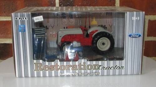 ERTL - Ford Restoration Tractor Ford 8N with Accessories