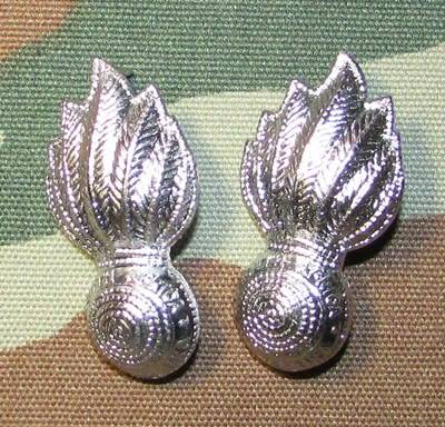 SADF - Artillery Chromed Cap/Collar Badge Pair