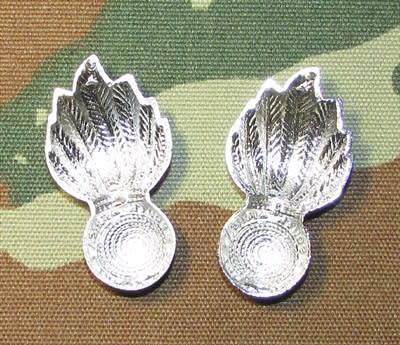 SADF - Artillery Chromed Cap/Collar Badge Pair