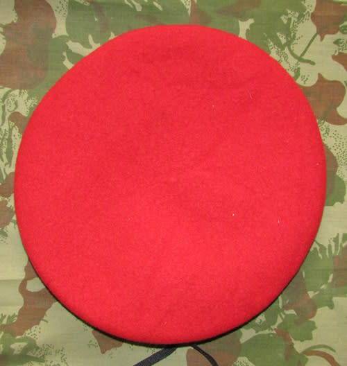EFF Beret ( As New )