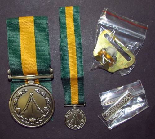 SADF - Commando Closure Full Size Plus Miniature Medal Set