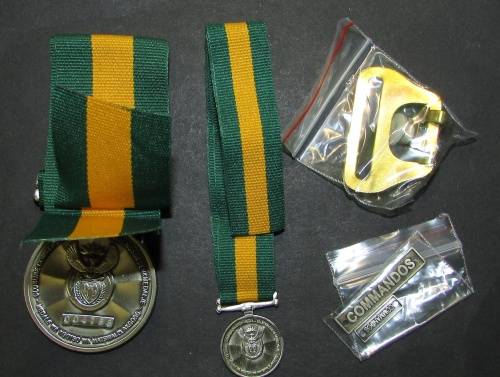 SADF - Commando Closure Full Size Plus Miniature Medal Set