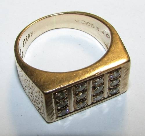 Stunning - Chunky 9CT Gold (Sterns) Men`s Ring with 12 Diamonds - Total Weight 8 Grams