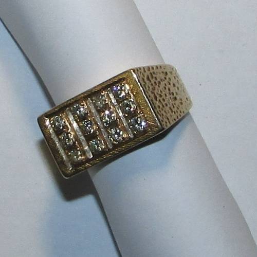 Stunning - Chunky 9CT Gold (Sterns) Men`s Ring with 12 Diamonds - Total Weight 8 Grams